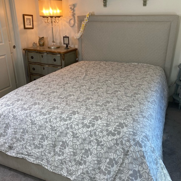 The Company Store Gray and White Floral Duvet Cover King Organic Cotton - Picture 1 of 9